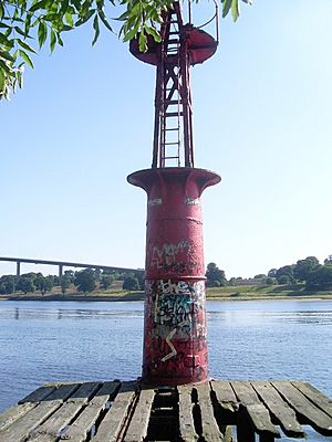 Buoy by the River Clyde - geograph.org.uk - 907609
