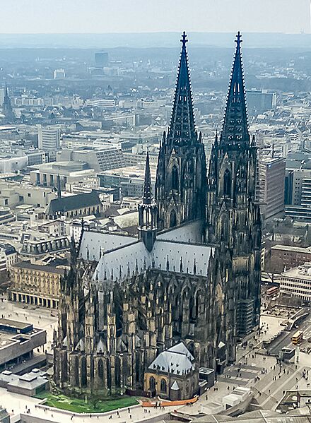 Cologne cathedral aerial (25326253726) b