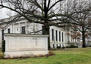 Connecticut State Library entrance (cropped)