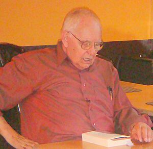 Klaus Huhn bei einer Buchlesung 2011