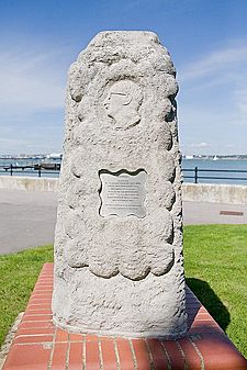 Memorial to Sir Christopher Cockerell at Hythe - geograph.org.uk - 514712.jpg
