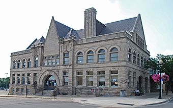 Old Cadillac MI City Hall.jpg