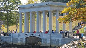Plymouth Rock, Water St, Plymouth (493637) (11108906366)
