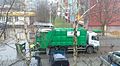 Pojazd specjalny odbierajacy odpady zmieszane w 60-tysięcznym Tomaszowie Mazowieckim, w województwie łódzkim