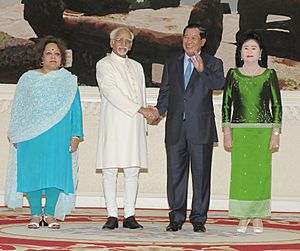 The Vice President, Shri Mohd. Hamid Ansari and Smt. Salma Ansasri with the Prime Minister of Cambodia, Mr. Hun Sen at the ceremonial reception, at Peace Palace, in Phonm Penh, Cambodia on September 16, 2015