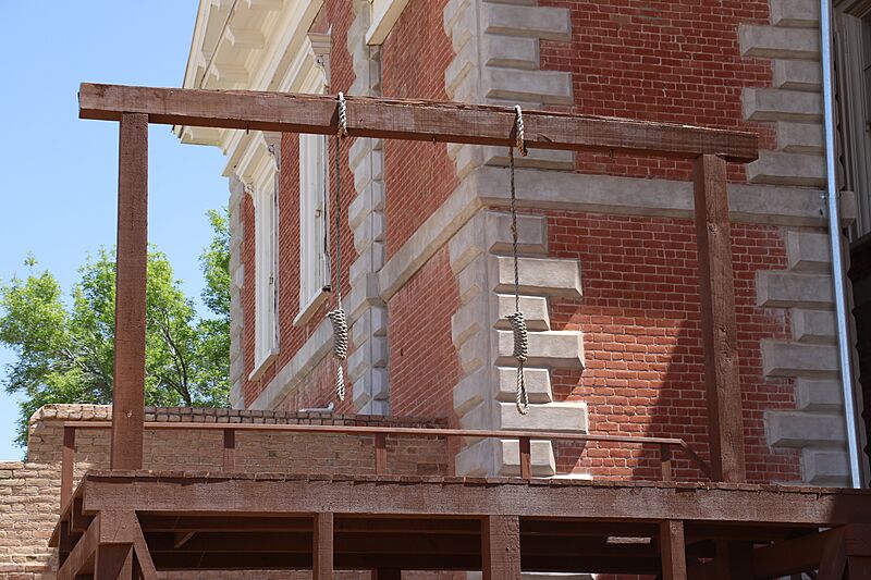 Tombstone-Courthouse-Gallows-2018