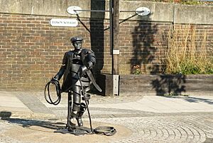 "The Bargeman" Sculpture on Town Wharf, Guildford, Surrey - geograph.org.uk - 1515353