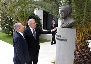 Συνάντηση ΥΠΕΞ Δ. Αβραμόπουλου με ΥΠΕΞ Κυπριακής Δημοκρατίας Ι. Κασουλίδη (8534418272).jpg