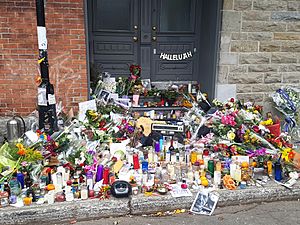 2016-11-12 Leonard Cohen memorial Montreal (30927893376)