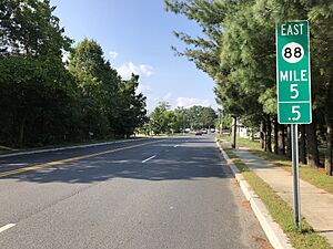 2018-09-19 15 37 40 View east along New Jersey State Route 88 (Post Road) at B Trail in Brick Township, Ocean County, New Jersey