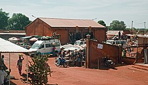 2018.09-469-041apS bus station Houndé(Tuy Prv.,Hauts-Bassins Rgn),BF tue04sep2018-0954h
