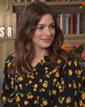 Anne Hathaway (cropped) (cropped).png