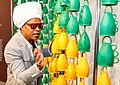 Carlinhos Brown com Caxirolas