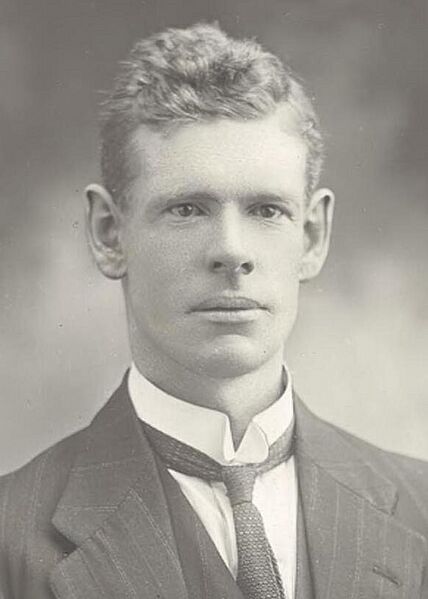 Con Wallace (cropped)