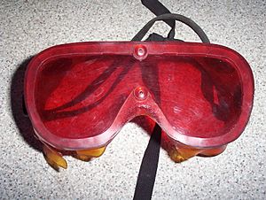 Dark adaptor goggles
