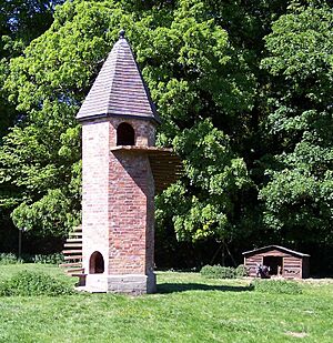 Goat tower at Cholmondeley Castle (geograph 2390773) (cropped)