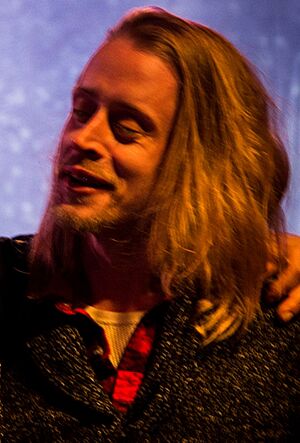 Har Mar Superstar 06 (15598791449) (cropped).jpg