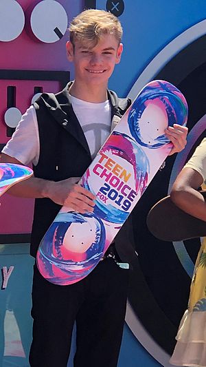 Logan Guleff Teen Choice Winner 2019.jpg