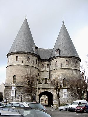 Palais episcopal de Beauvais 01