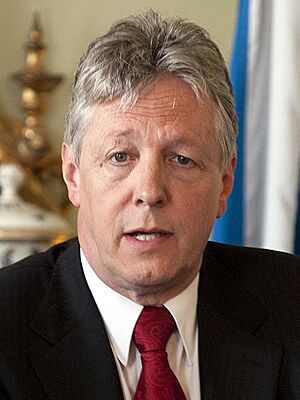 Peter Robinson headshot, 2011.jpg