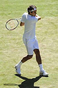 Roger Federer at the 2009 Wimbledon Championships 07