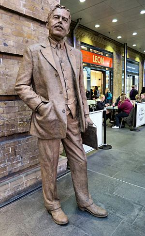 Statue of Sir Nigel Gresley, King's Cross Station