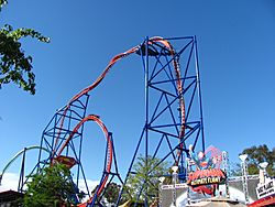 Superman Ultimate Flight at Six Flags Discovery Kingdom (14156245159) (2).jpg