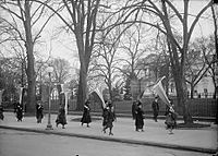 WOMAN SUFFRAGE PICKETS AT WHITE HOUSE 07351v