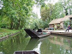 Amiens barque des Hortillonnages 1