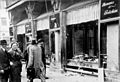 Bundesarchiv Bild 146-1970-083-42, Magdeburg, zerstörtes jüdisches Geschäft