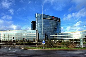 GlaxoSmithKline Headquarters on the Great West Road in Brentford - panoramio