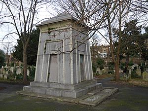 Hannah Courtoy mausoleum, Brompton Cemetery 07