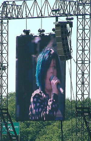 Kelly Osbourne live