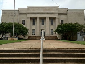 Lawrence County Courthouse in Moulton