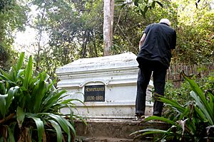 Luang Prabang-Ban Phanom-Grab von Henri Mouhot-02-gje