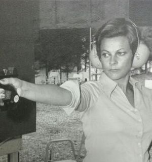María Luisa Peña Tabernero en una sesión de tiro.jpg