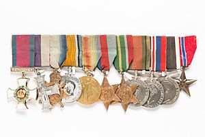 Medal, decoration (AM 2001.25.1087.2-3)