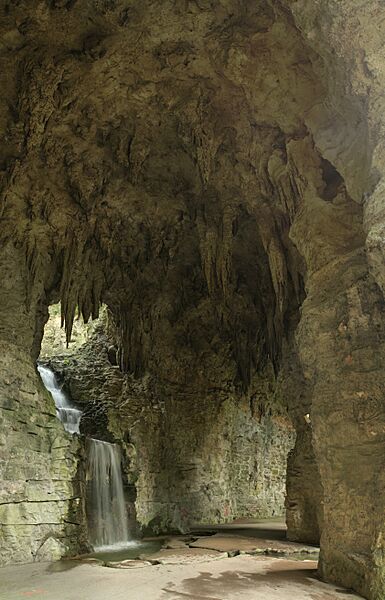 Parc des Buttes-Chaumont, grotte 02 stereographical fused