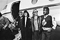 Popgroep ABBA aangekomen op vliegveld Zestienhoven Rotterdam v.l.n.r. Björn U…, Bestanddeelnr 930-5073