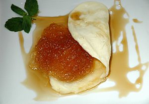 Quesillo con dulce de cayote, nueces y miel de caña (Postre típico de Salta)