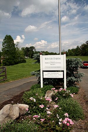 River Farm 0421 (14107083538)