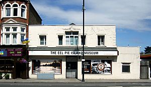 The Eel Pie Island Museum, Twickenham - London. (35192973221).jpg
