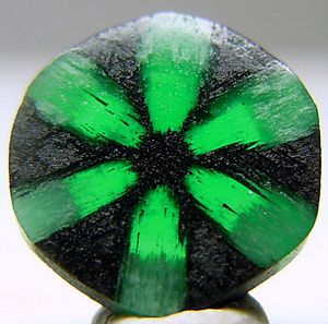 Trapiche emerald (cropped)