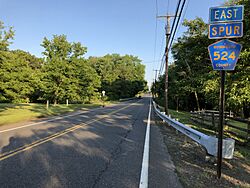 2018-05-25 19 09 54 View east along Monmouth County Route 524 Spur (Atlantic Avenue) at Monmouth County Route 524 (Allenwood Road) in Wall Township, Monmouth County, New Jersey