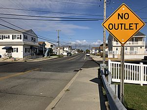 2018-10-09 10 00 51 View north along Cape May County Route 614 (Glenwood Avenue) at Venice Avenue in West Wildwood, Cape May County, New Jersey