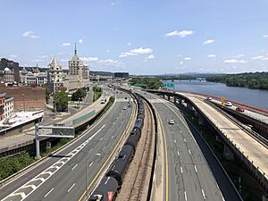 2024-07-14 12 09 09 View north along Interstate 787 (Riverfront Route) from the overpass for the ramp to Empire Plaza in Albany, Albany County, New York