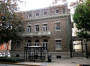 290 State Street Thames Club New London