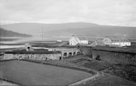 Fort William (old fort photo).png