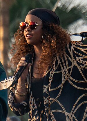 H.E.R. Coachella18W1-25 (cropped)