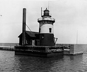 Harbor Beach Lighthouse historic.jpg